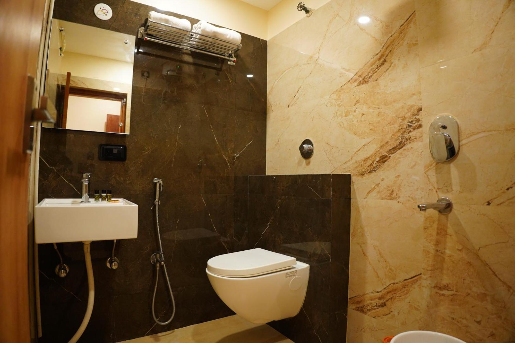 The Marutinandan Grand Hotel เดฟการ์ ภายนอก รูปภาพ