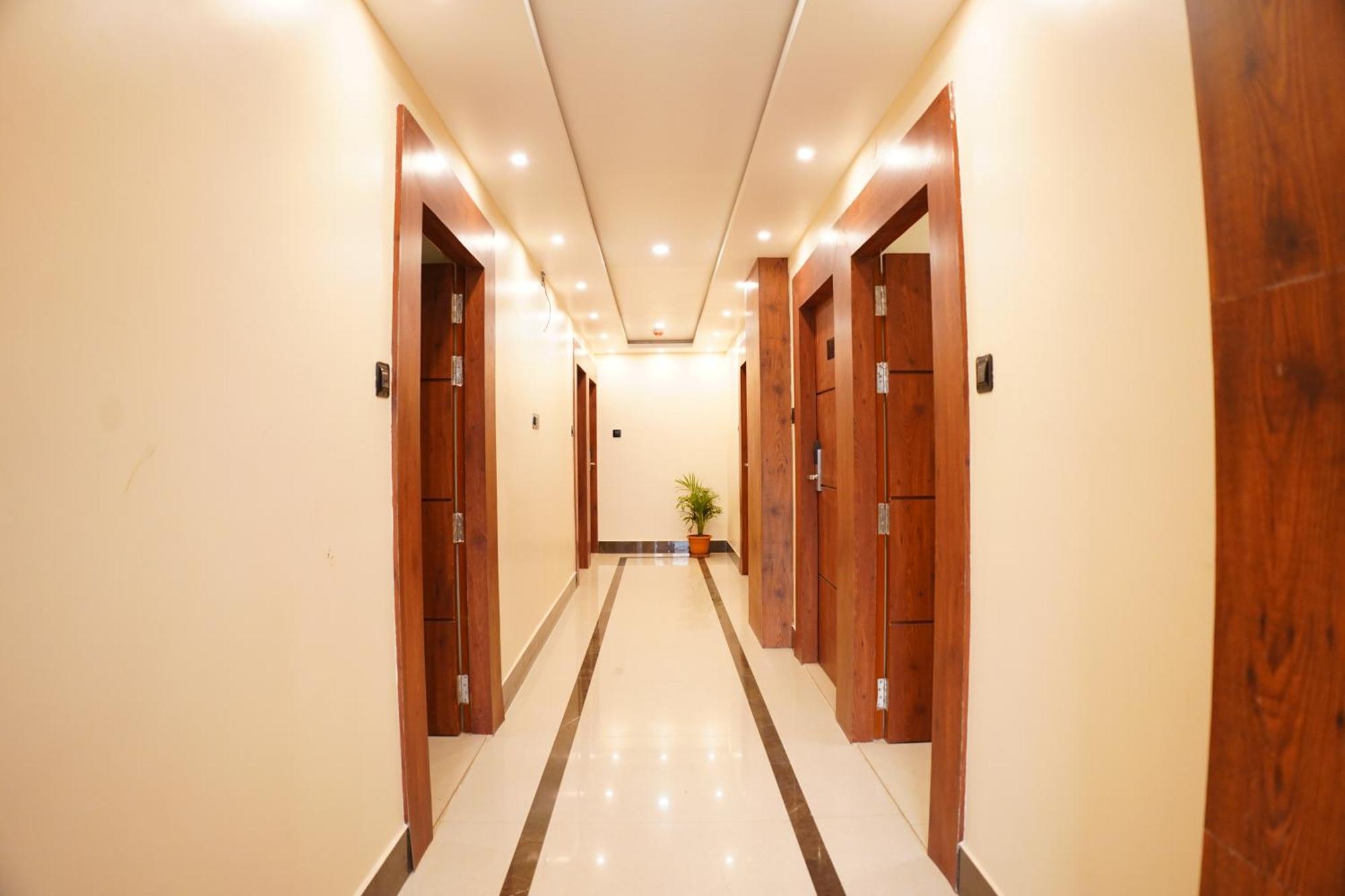 The Marutinandan Grand Hotel เดฟการ์ ภายนอก รูปภาพ
