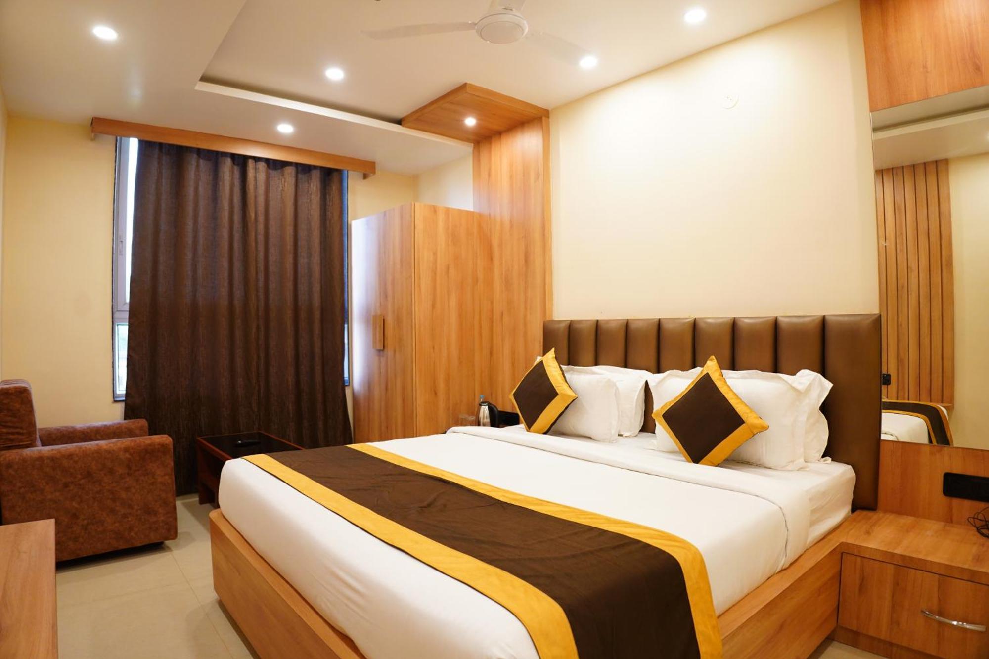 The Marutinandan Grand Hotel เดฟการ์ ภายนอก รูปภาพ