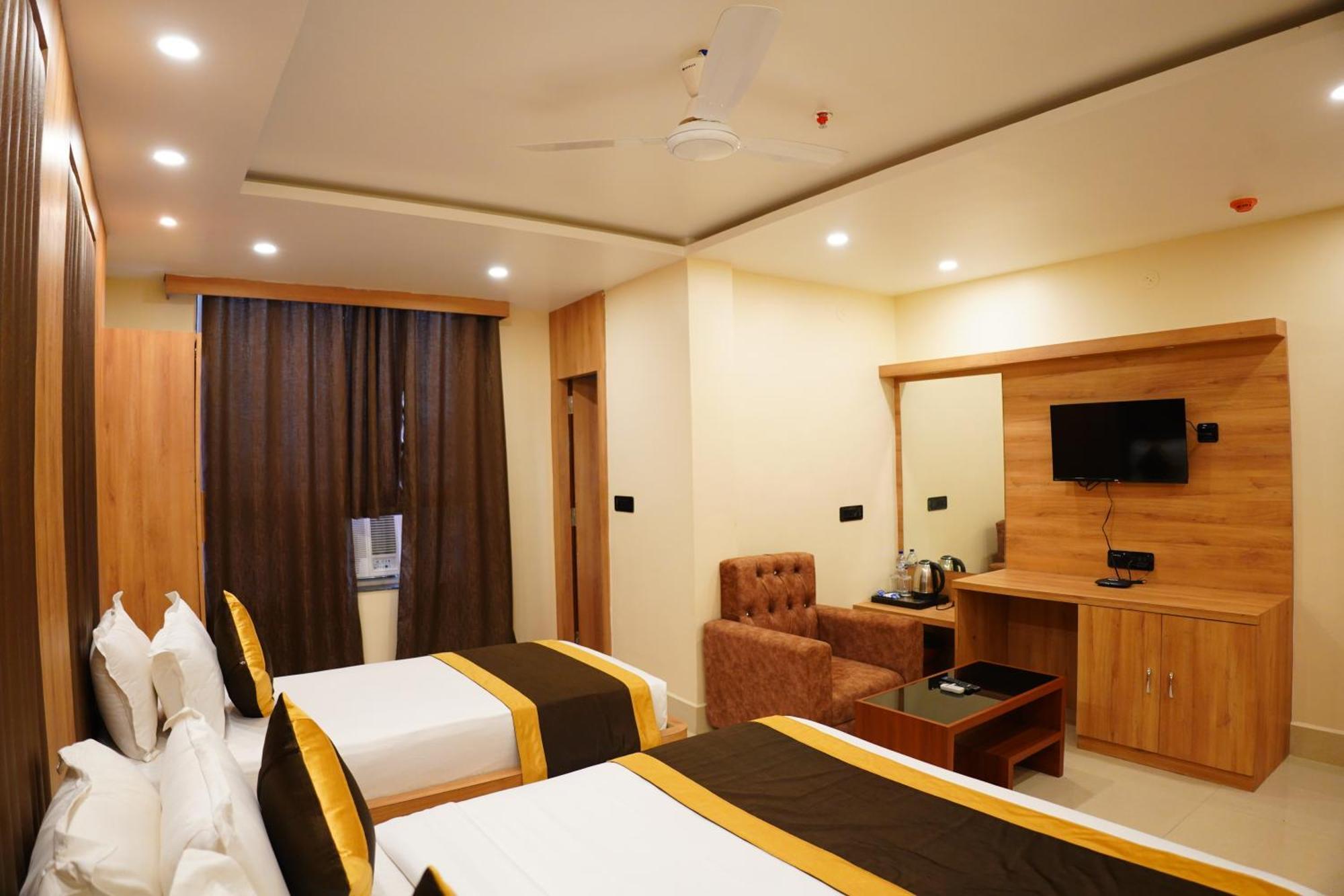 The Marutinandan Grand Hotel เดฟการ์ ภายนอก รูปภาพ