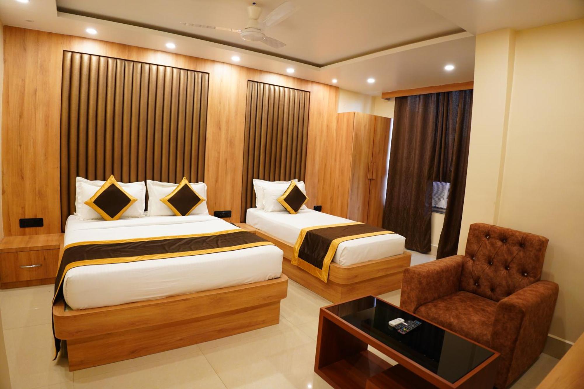 The Marutinandan Grand Hotel เดฟการ์ ภายนอก รูปภาพ