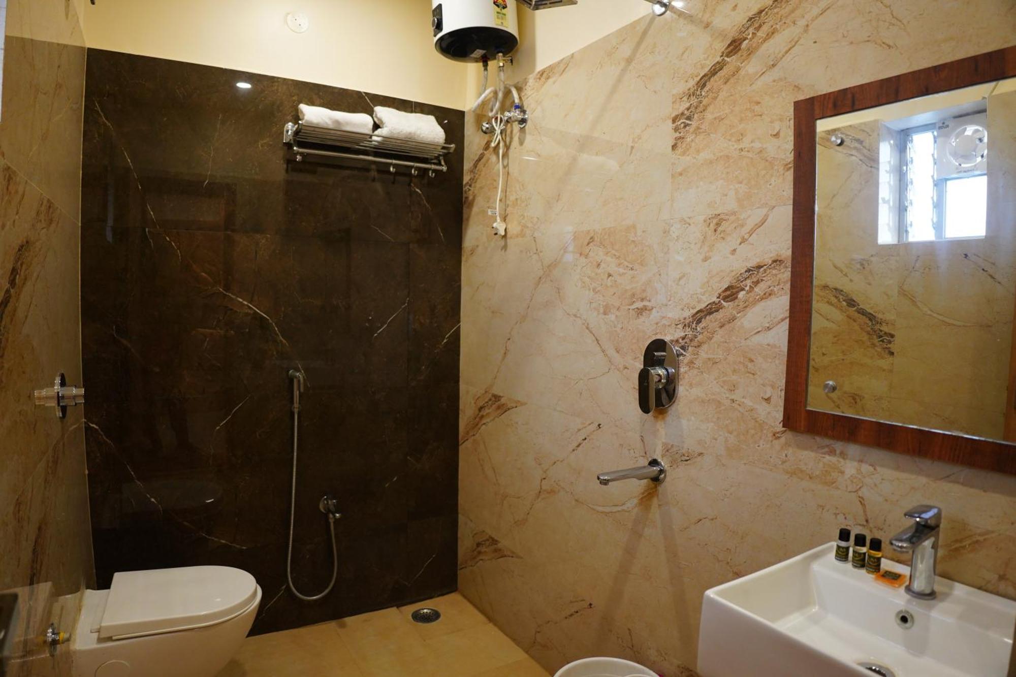 The Marutinandan Grand Hotel เดฟการ์ ภายนอก รูปภาพ