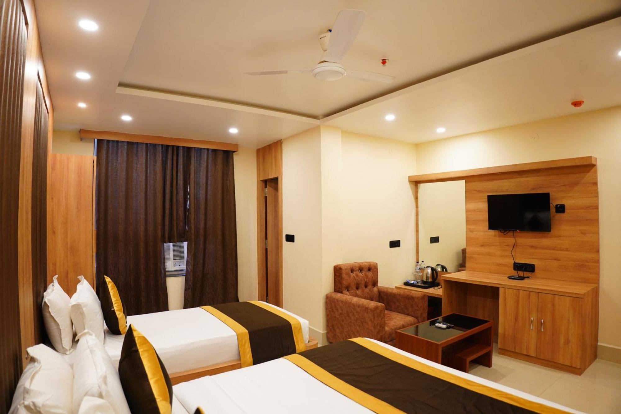 The Marutinandan Grand Hotel เดฟการ์ ภายนอก รูปภาพ