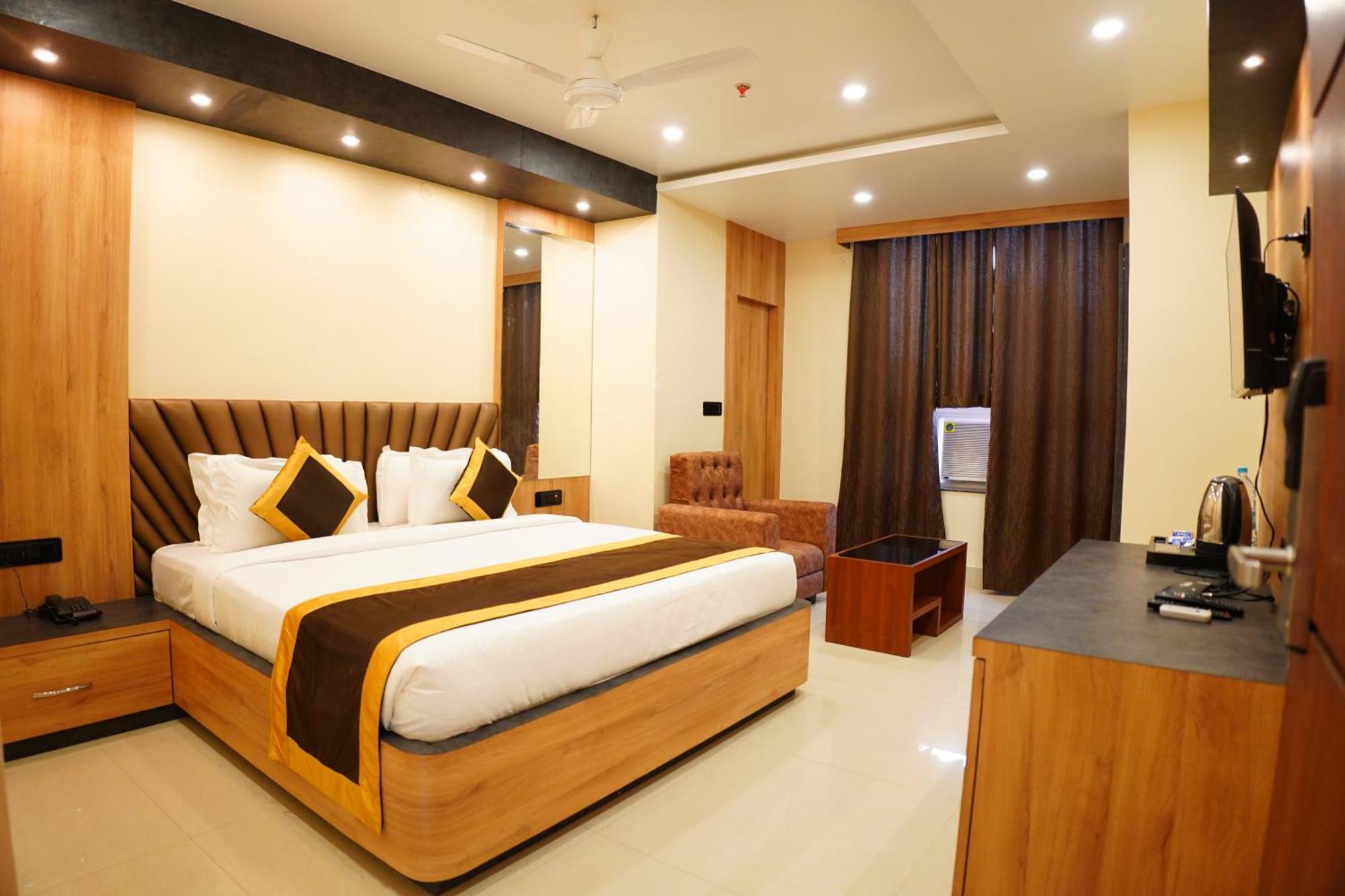 The Marutinandan Grand Hotel เดฟการ์ ภายนอก รูปภาพ