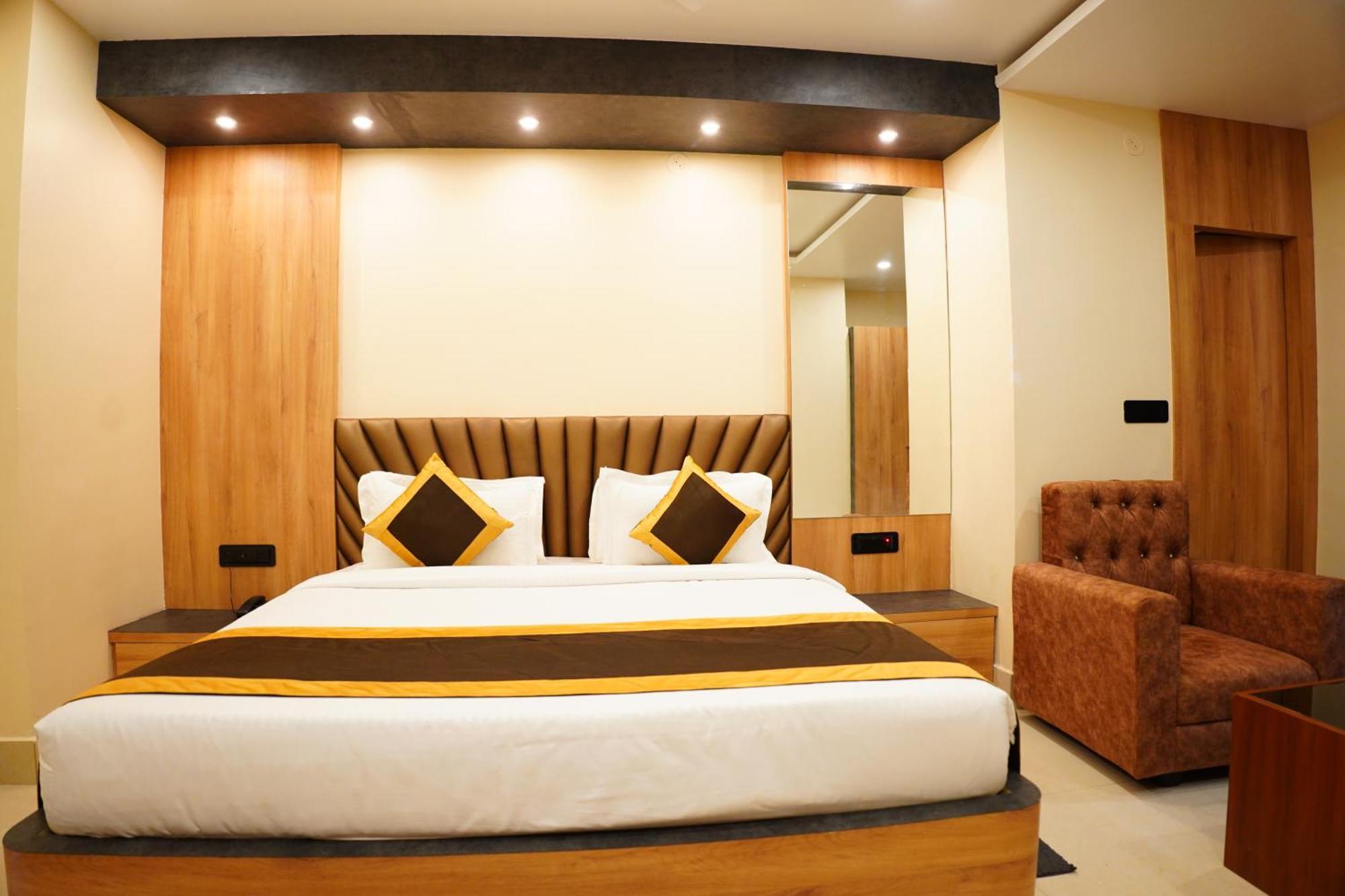 The Marutinandan Grand Hotel เดฟการ์ ภายนอก รูปภาพ